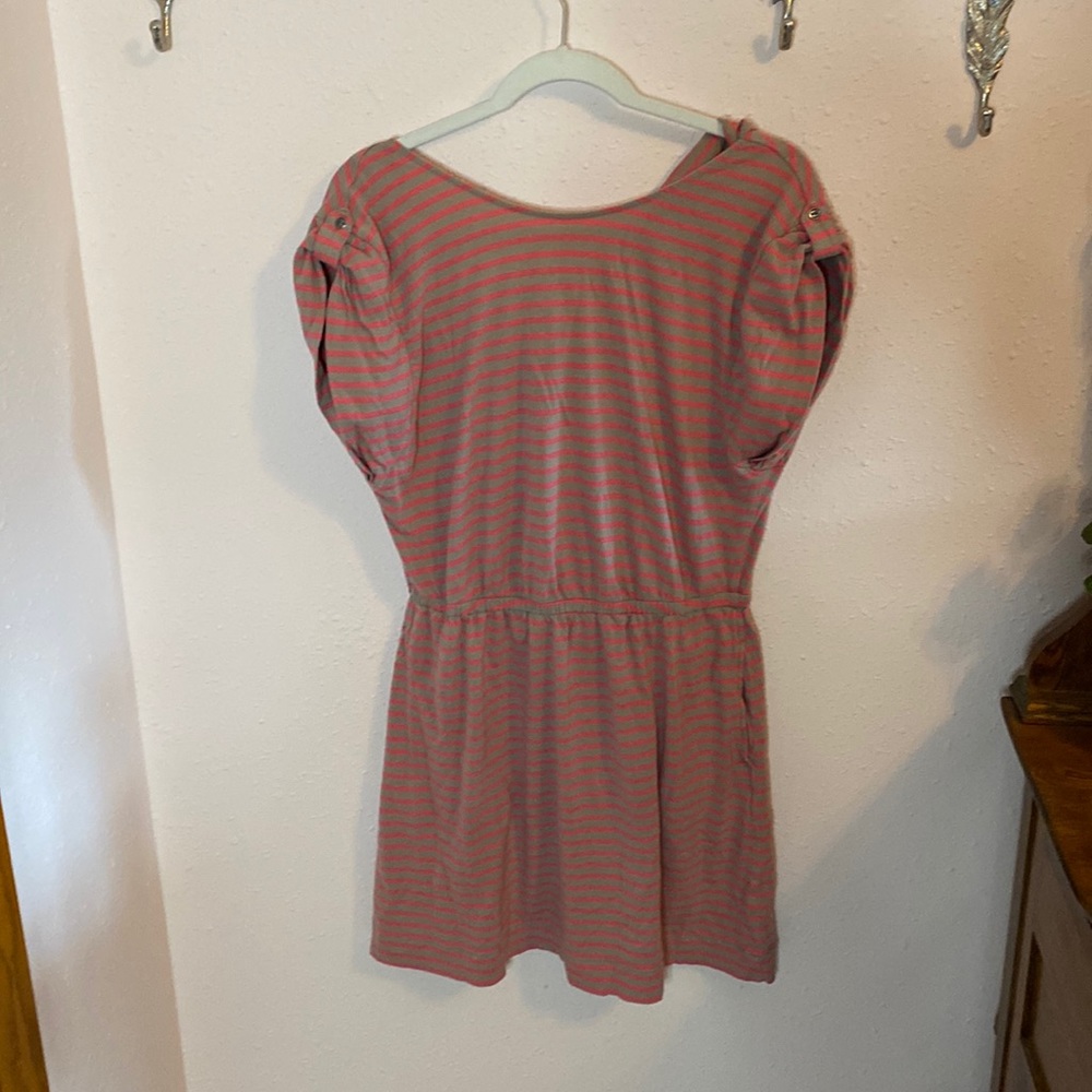 ❤️ 3/$20 Pink and gray striped cowl back mini dress pockets